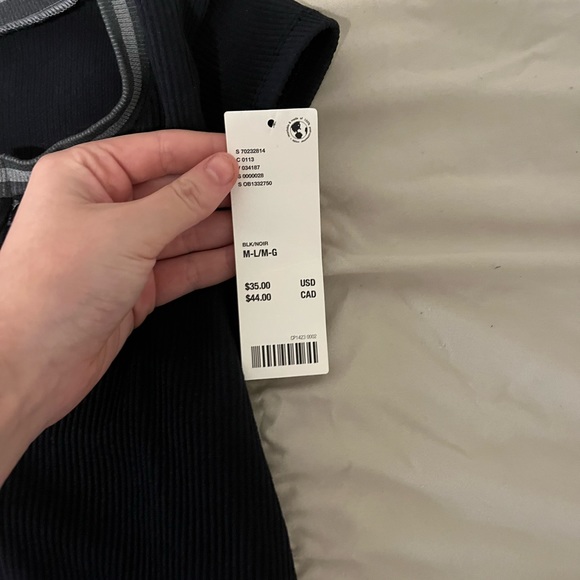 A black cropped t-shirt - Picture 6 of 6